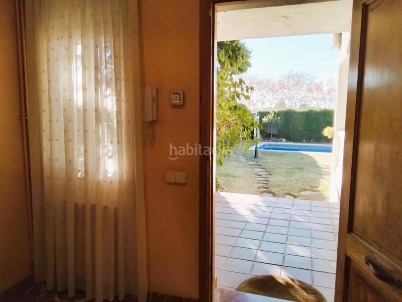 Foto f8e912c3-40df-491e-a735-bf889c6171dc. Chalet impresionante casa unifamiliar de cuatro vientos con jardín y piscina privada en Vendrell (El)