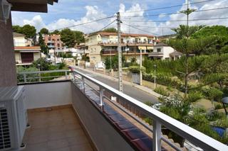 Casa adossada a Segur de Calafell Nucli Urbà. Maravillosa casa pareada en venta  segur de calafell