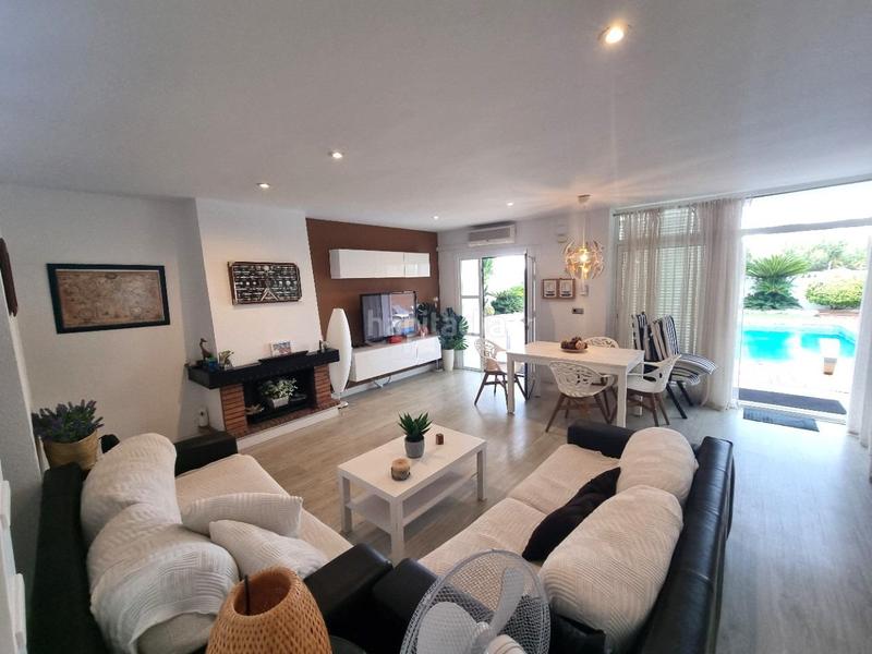 Foto 235395d0-285b-47f6-af49-e367270a8e18. Chalet primera linea de mar en Marítima Sud Torredembarra