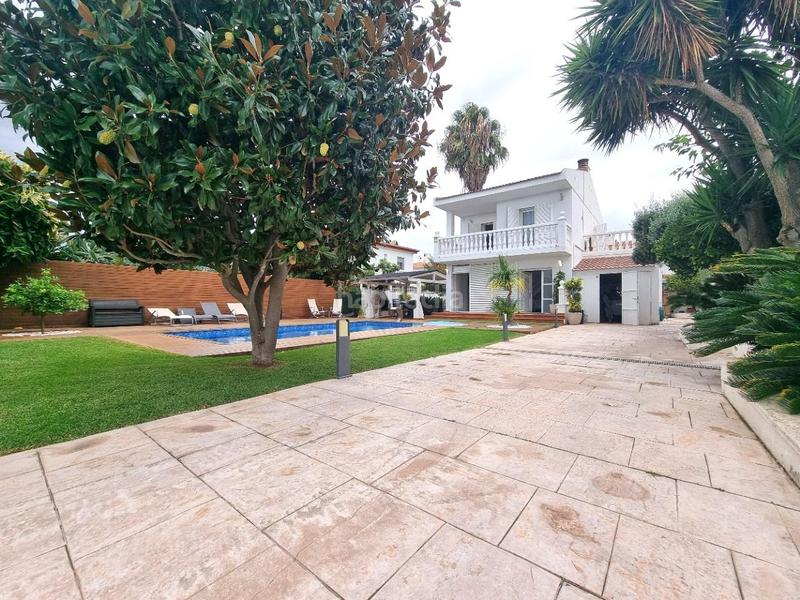 Foto 55e82936-e76f-40f0-833d-810d0329191b. Chalet primera linea de mar en Marítima Sud Torredembarra
