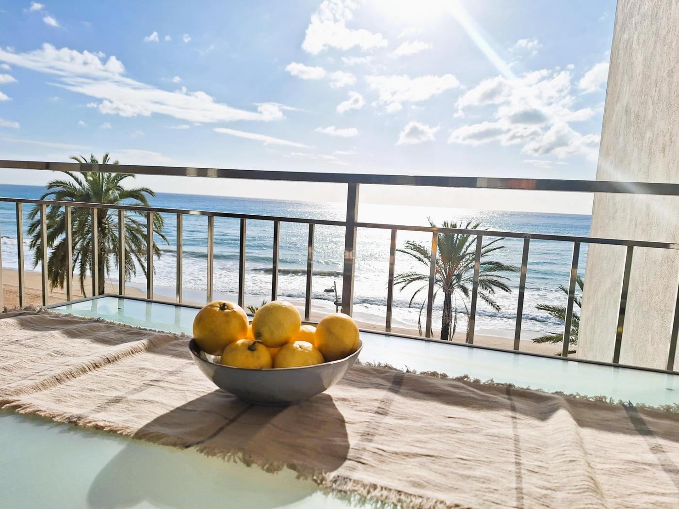Apartamento moderno en primera lnea con vistas espectaculares Calafell