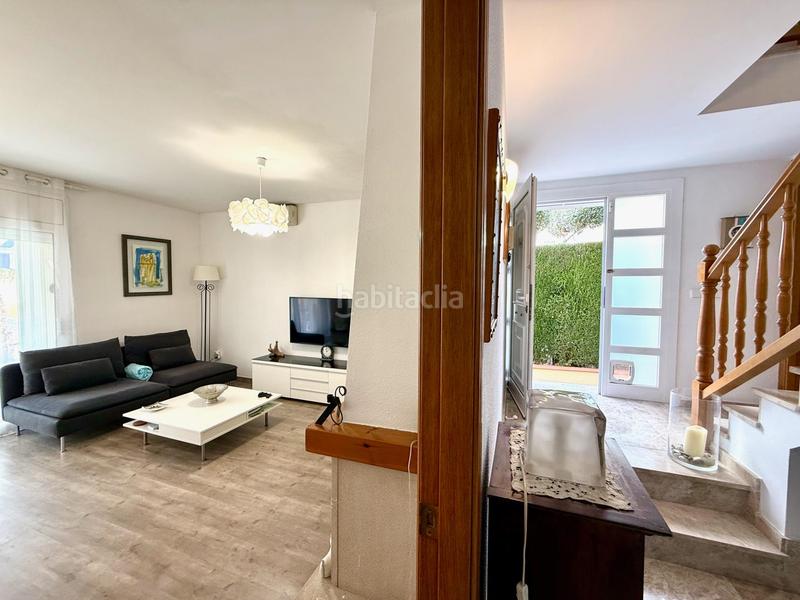 Foto db550e73-2c86-45fe-83aa-211466141b2c. Casa adosada en carrer holanda 27 casa centro en Segur de Calafell