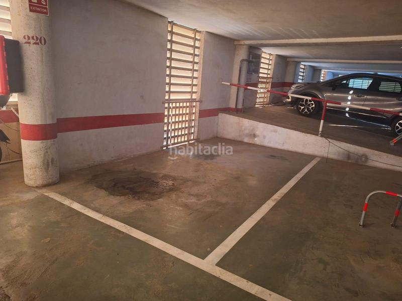 Foto 1882f28e-dc9b-46cb-9206-d6ea8fac35f4. Aparcament cotxe a Calafell platja Calafell