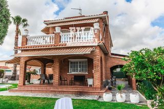 Chalet in Roda de Barà. Encantador chalet en berà mar  el francaset roda de barà