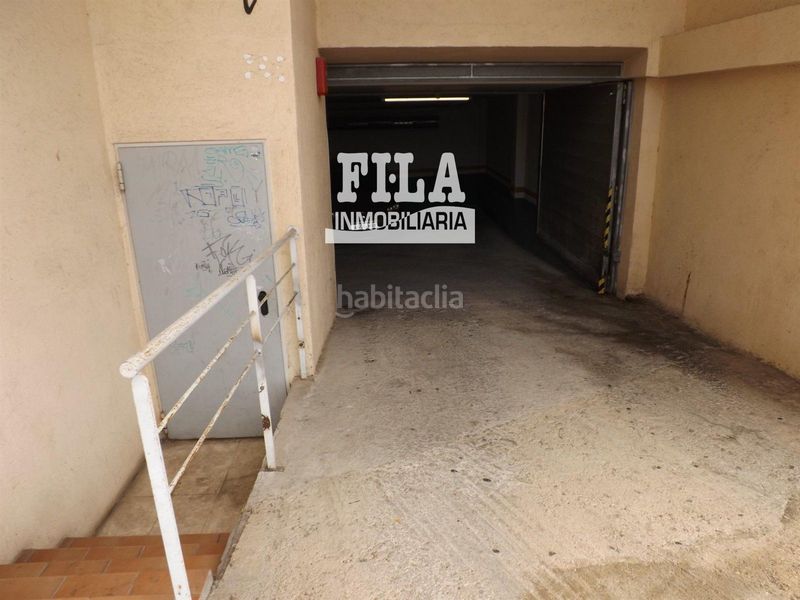 Foto e527abbf-e060-4dc7-8a9f-ab7f5cb0f2b9. Aparcament cotxe a Calafell poble Calafell