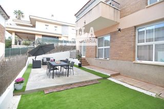 Casa in Segur de Calafell Nucli Urbà. Casa totalmente reformada en venta