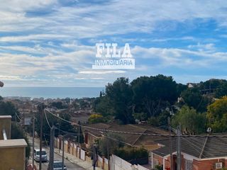 Maison jumelée à Calafell Poble. Venta de bonita casa pareada en segur de calafell
