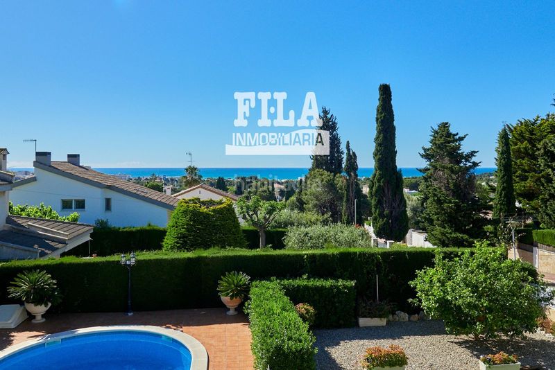 Foto 4171ded1-101c-48cb-8e72-b25e0af9e578. Chalet avec chauffage parking piscine dans Els Masos - Els Garrofers Coma-ruga