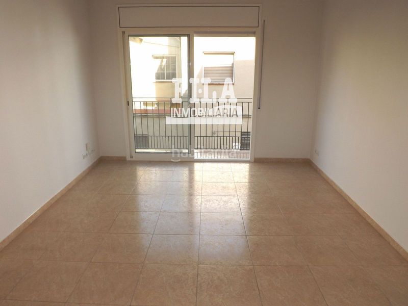 Foto 9426ca4b-844a-4999-87f8-f8c24a4b5c43. Pis amb calefacció aparcament a Calafell poble Calafell