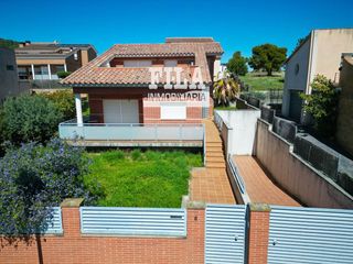 Chalet in Ciutat jardí Bonanova. Chalet independiente con gran terraza en calafell