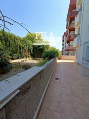 Pis a Segur de Calafell Nucli Urbà. Amplia planta baja cerca de todos los servicios