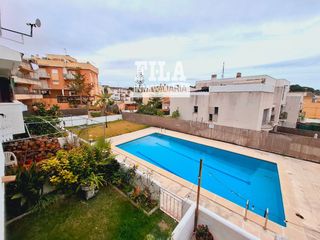 Casa a schiera in Segur de Calafell Nucli Urbà. Chalet adosado en segur de calafell  zona centro, con piscina co