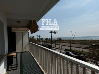 Pis a Segur Platja. Amplio piso en 1º línea de mar cerca de puerto deportivo