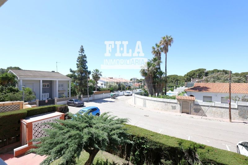 Foto af5e1a49-59c2-4676-b76f-70624310cd0b. Pis amb aparcament a Coma-ruga platja Coma-ruga