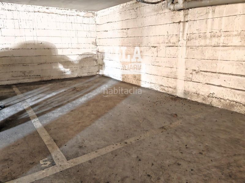 Foto e26a733d-aeb6-4039-83a8-012adf3333b9. Aparcament cotxe a Calafell poble Calafell