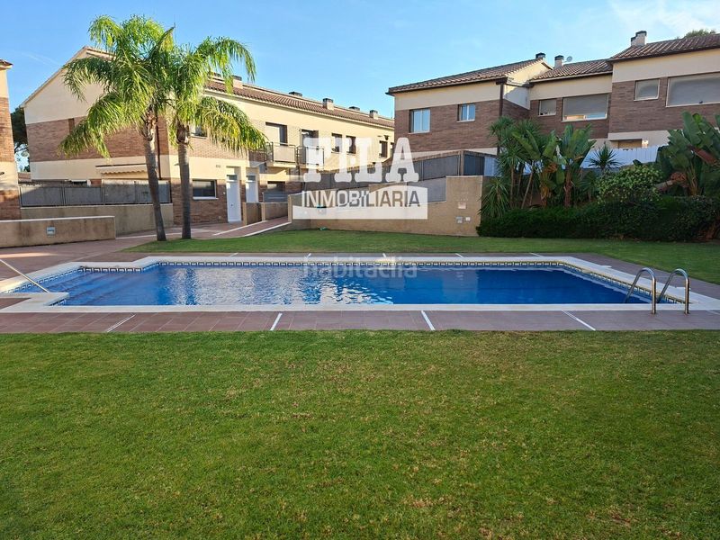 Foto 941ed3f0-526b-4825-9098-862b36bca9a2. Casa adossada amb aparcament piscina a Bonavista Vendrell (El)