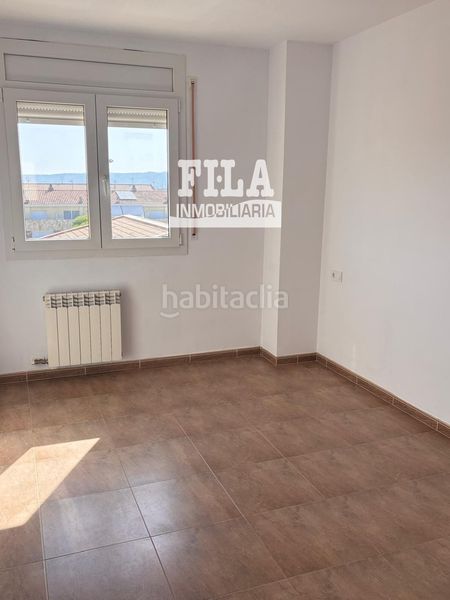 Foto 496590cb-8aef-4c0e-a04d-149f81884f9a. Casa adossada amb calefacció aparcament a Bellvei