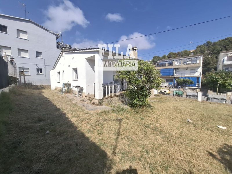 Foto bc728dcb-62e2-4cca-ae60-df62068b7113. Casa amb aparcament a Segur de Calafell nucli urbà Segur de Calafell
