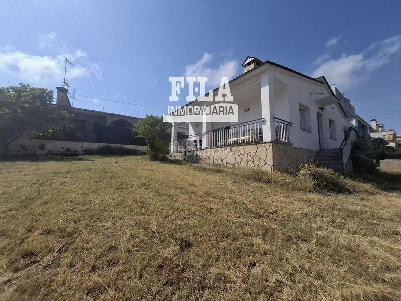 Foto dedc0bd7-84bf-4f17-977b-7ecf57341f06. Casa amb aparcament a Segur de Calafell nucli urbà Segur de Calafell