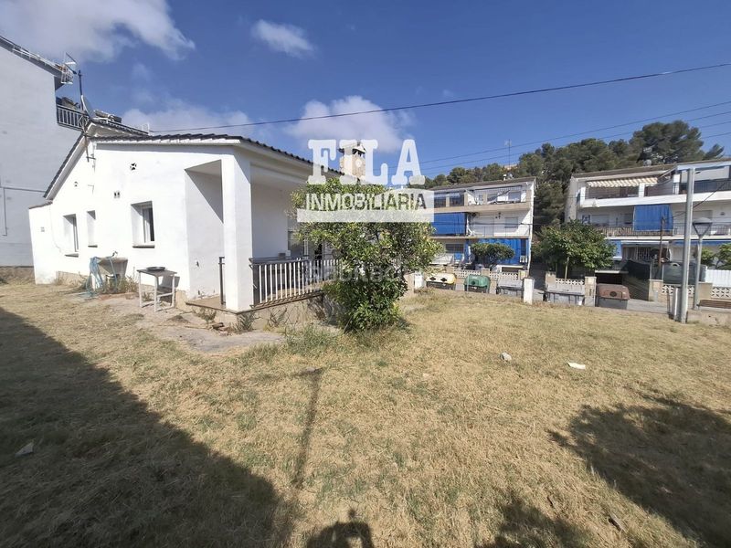 Foto fbc3c78c-7db2-4b5f-9362-b7df1614cc89. Casa amb aparcament a Segur de Calafell nucli urbà Segur de Calafell