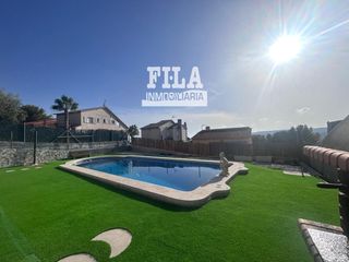 Chalet in La Franquesa-Oasis Park. Casa independiente en oasis park el vendrell