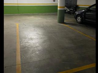 Aparcament cotxe  De viladomat. Plaza de aparcamiento en venta en sabadell