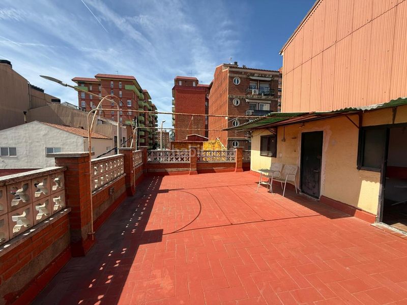 Foto d7b91875-3252-4f91-af17-afa2b2a95d65. Casa adossada amb aparcament a Covadonga Sabadell