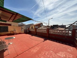 Semi detached house  Dels sentmenat. Casa esquinera con terraza y garaje en sabadell