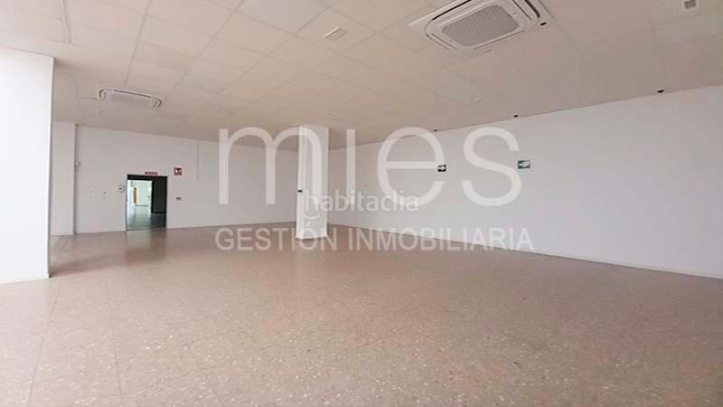 Foto 5c3e4d65-8591-4087-b67d-e835fee1bff1. Geschäftsraum in del primer de maig 0 in La Creu Coberta Valencia