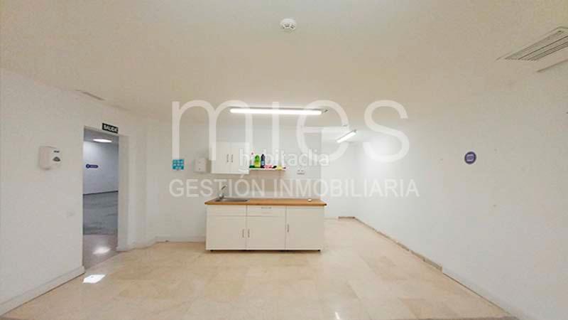 Foto a982347d-000d-4a60-a0a3-b7b8315493ec. Geschäftsraum in del primer de maig 0 in La Creu Coberta Valencia