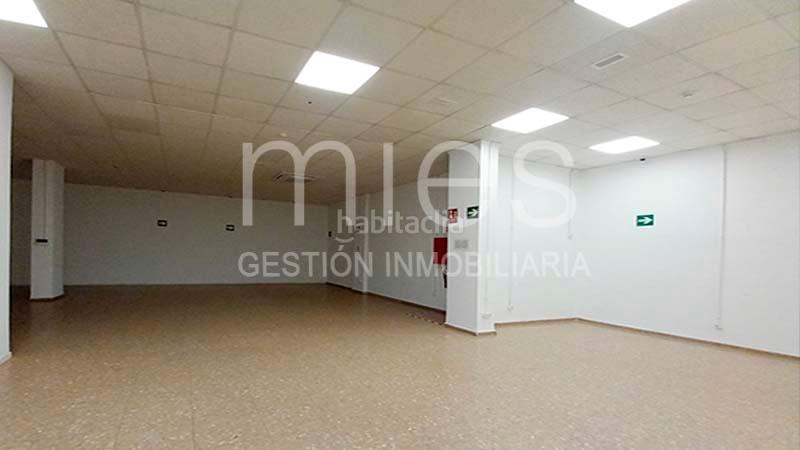 Foto c44278df-9af9-4089-b63c-35150b8465d1. Geschäftsraum in del primer de maig 0 in La Creu Coberta Valencia