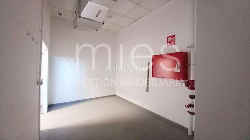 Foto d5c66e6e-7688-4c8f-b06c-e9c45d5234db. Geschäftsraum in del primer de maig 0 in La Creu Coberta Valencia