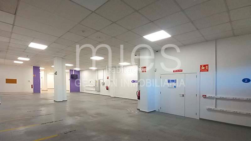 Foto d9cd7177-190f-448f-a5c6-e78db1ced8f3. Geschäftsraum in del primer de maig 0 in La Creu Coberta Valencia