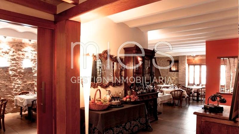 Foto 7566e4ca-5a9a-43b5-85c6-d7b0c3325e87. Local comercial en avenida gomez ferrer 17 edificio esquinero en Torrent