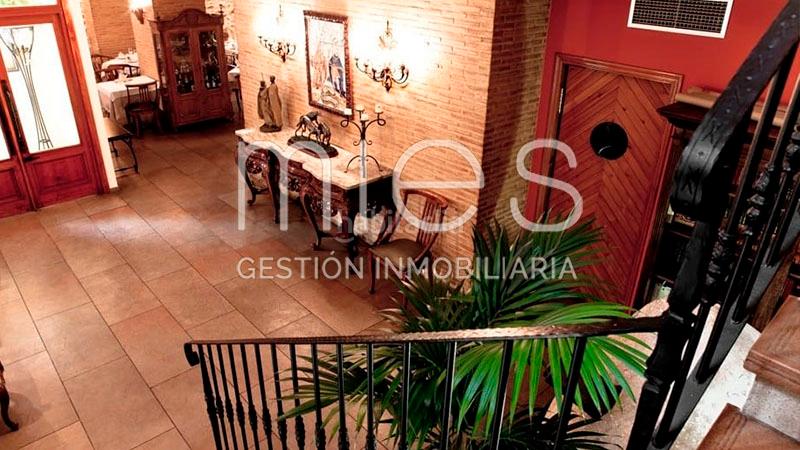 Foto b5bc6588-7c29-4bfb-9745-e654df05430a. Local comercial en avenida gomez ferrer 17 edificio esquinero en Torrent