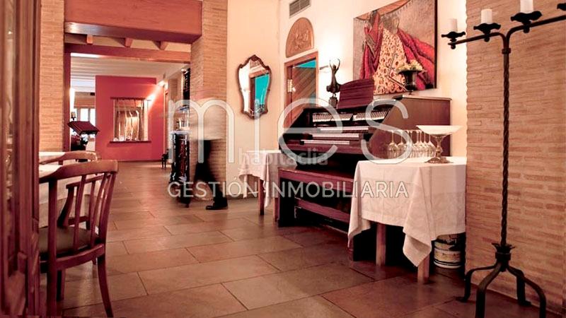 Foto bfcc7737-68b7-4f46-b5da-08a40e3af52d. Local comercial en avenida gomez ferrer 17 edificio esquinero en Torrent