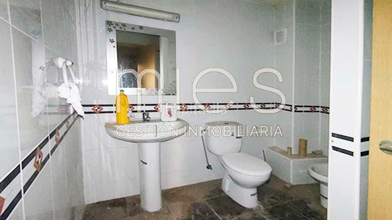 Foto 16627d2c-1bde-4a4c-aff2-238302d383bd. Local commercial dans cl malva-rosa 2 dans Zona Calle Valencia Torrent