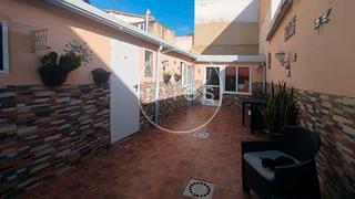 Doppelhaus in Carrer sedavi 0. Vivienda con patio y terraza junto a la av. al vedat