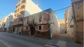 Casa aparellada a Cl major 58 0. Edificio para rehabilitar o construir