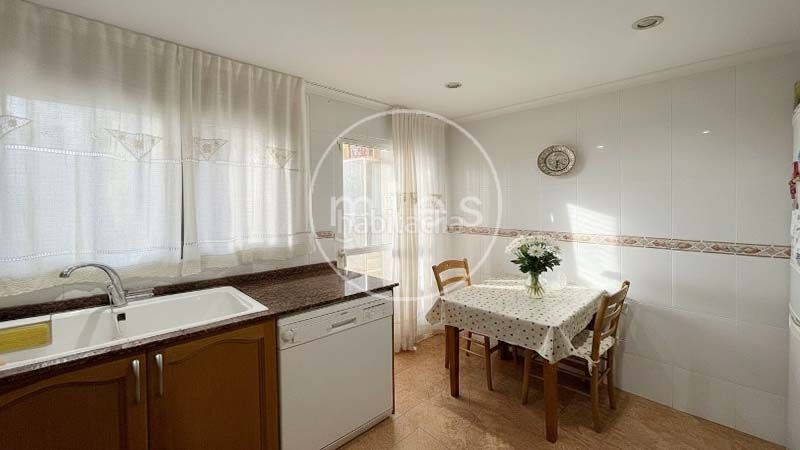 Foto 617bbc57-af96-4136-ae3d-2240611f5ef2. Pis a escultor enrique 0 a Picassent