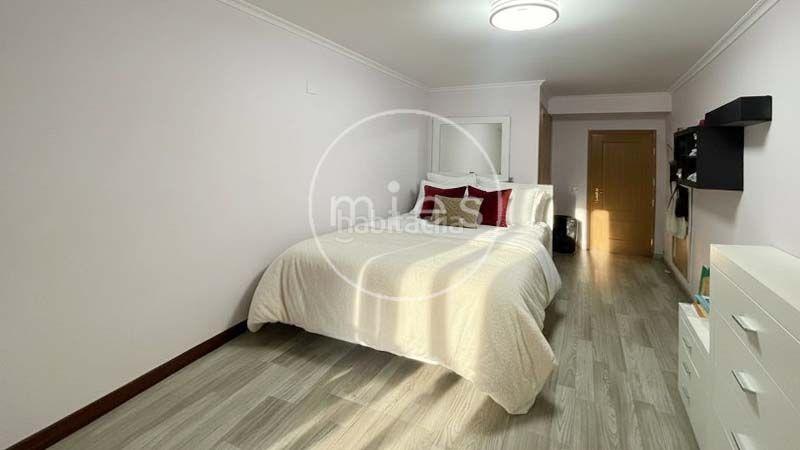 Foto ab68901a-786e-496e-9c63-1477b9cd8e7e. Pis a escultor enrique 0 a Picassent