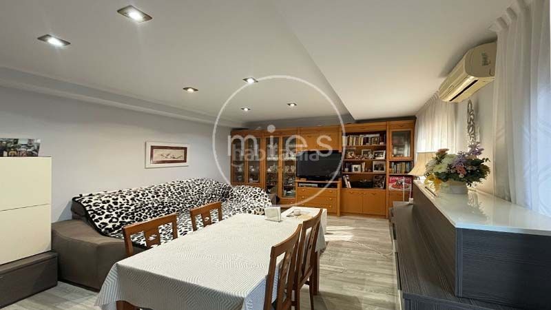 Foto e1a0bcc4-7ba9-4744-b670-f9b6de8710c6. Pis a escultor enrique 0 a Picassent