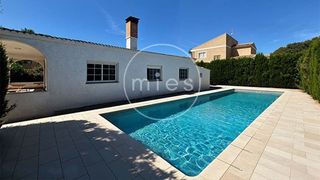 Chalet  Urbanización altury 0. Chalet urbano en una sola planta en venta en altury
