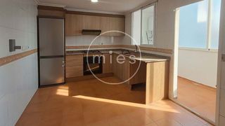 Appartement à Carrer america 0. Piso en venta en real de montroi