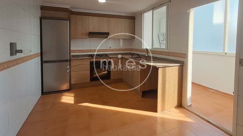 Foto 2e135a1e-4822-4755-8913-589f47a020a9. Piso en carrer america 0 piso en venta en Real de Montroi