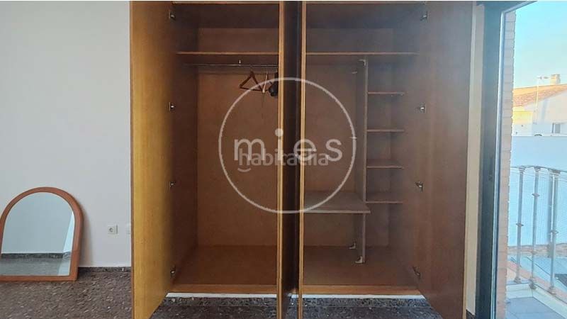 Foto b14111ea-71c8-4367-91b2-dda35e58584e. Piso en carrer america 0 piso en venta en Real de Montroi