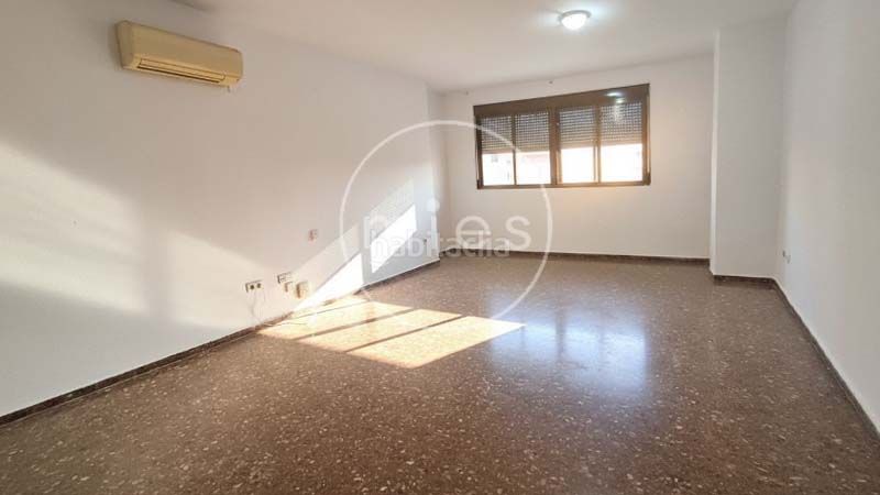 Foto c5a0bcfd-3a30-4321-8325-7010ee657ce4. Piso en carrer america 0 piso en venta en Real de Montroi
