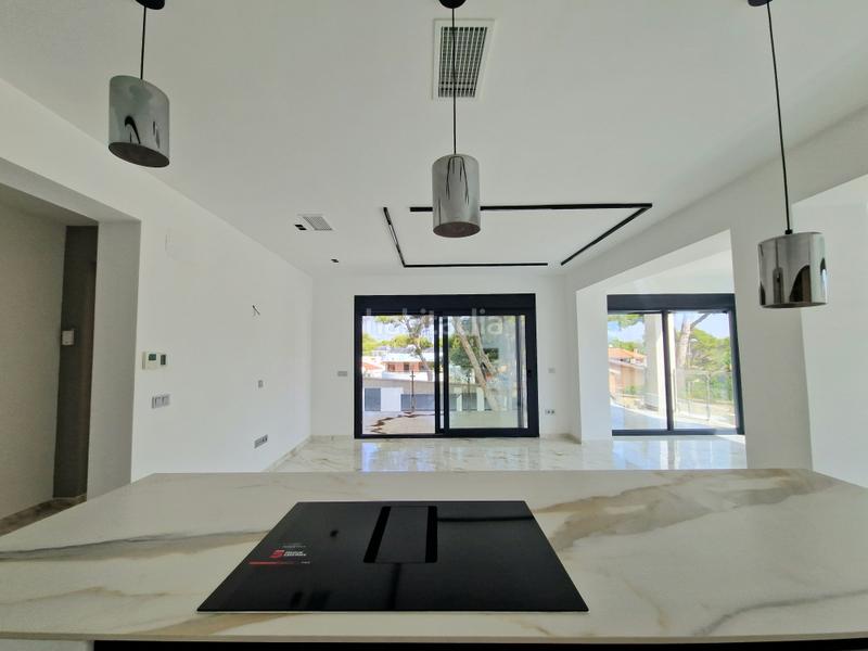 Foto 4b2a66cd-8261-4a04-885d-e632bb5b771e. Chalet avec cheminée chauffage parking piscine dans Torrevieja