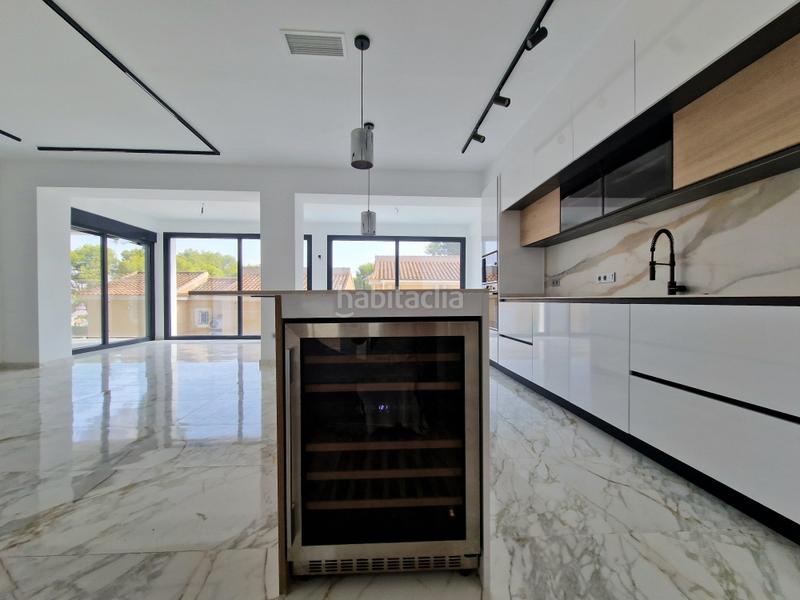 Foto bd6db46a-6399-4f4e-8f05-d02b11f9e0c6. Chalet avec cheminée chauffage parking piscine dans Torrevieja