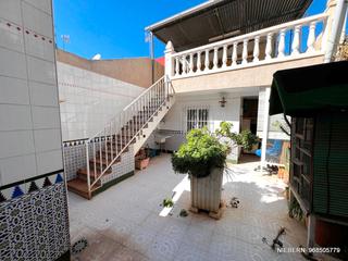 Casa adossada  Calle nueva. **casa dúplex con patio en venta en los barreros - ideal para fa